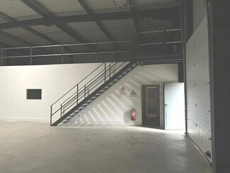 Plus de détails pour Local d'activités à louer