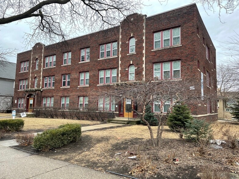 3313-3319 W Wells St, Milwaukee, WI for sale - Building Photo - Image 3 of 23