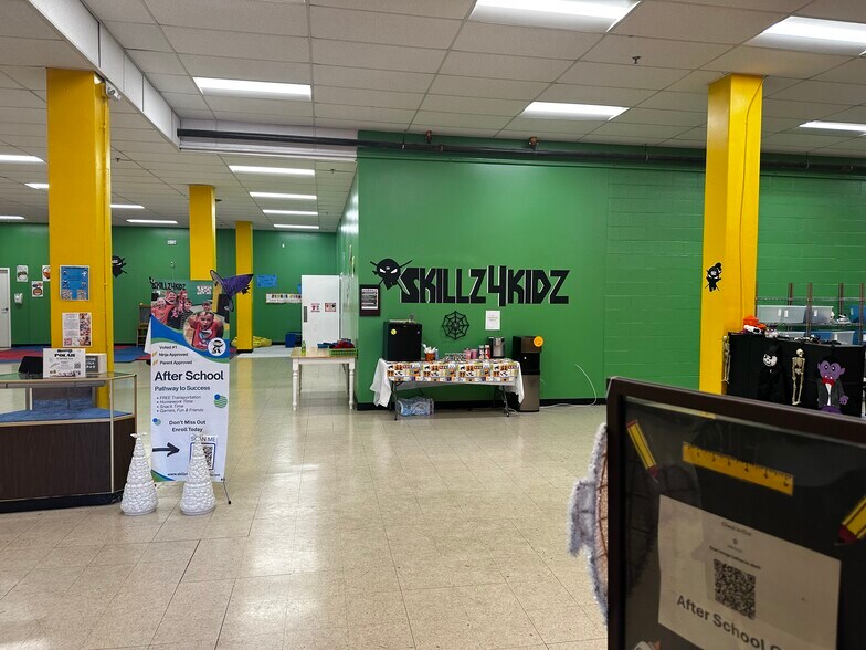 404 Huffman Mill Rd, Burlington, NC à louer - Photo du bâtiment - Image 3 de 14