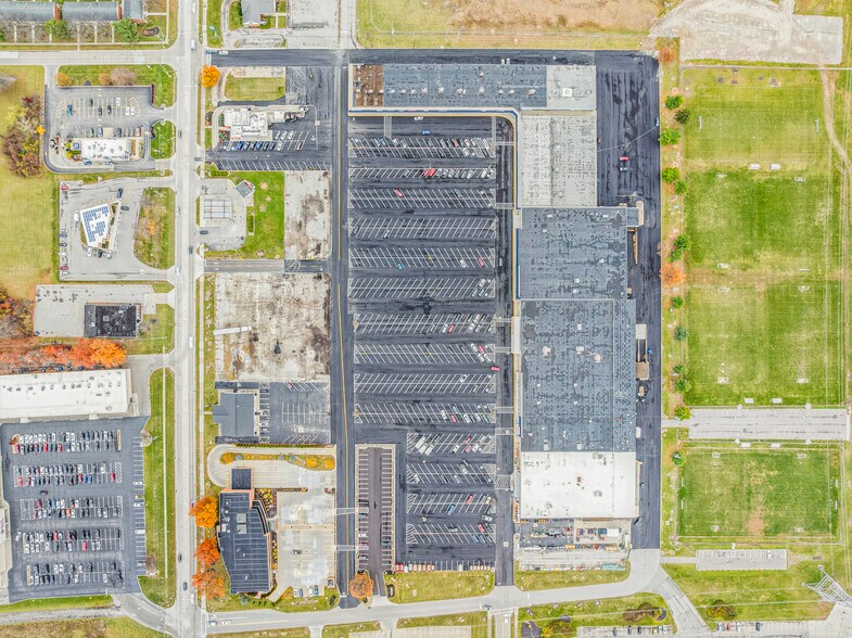 1901-1959 Cooper Foster Park Rd, Lorain, OH à louer - Photo du bâtiment - Image 3 de 4