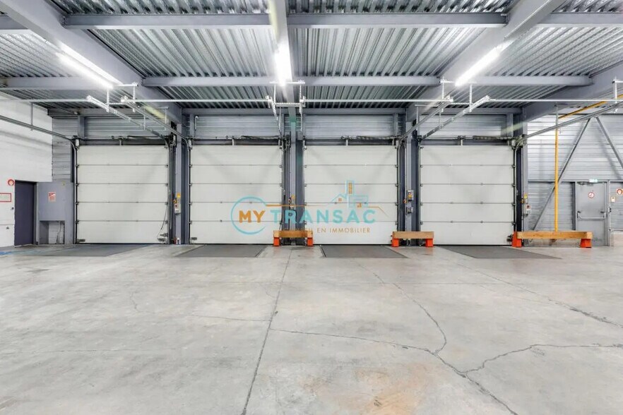 Flex in Villeparisis for lease - Interior Photo - Image 2 of 8