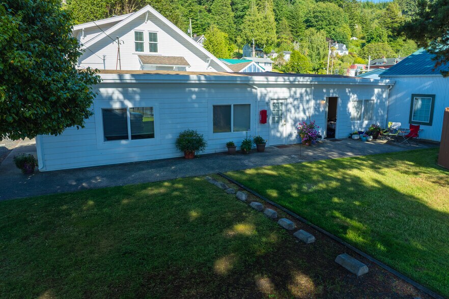 160 Spring St, Gardiner, OR à vendre - Photo du bâtiment - Image 2 de 2