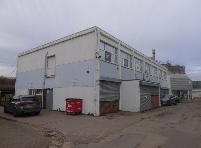 Unit 7 London Road Industrial Estate, Baldock for lease - Primary Photo - Image 1 of 1