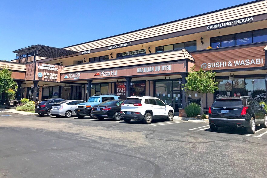 5835-5915 Kanan Rd, Agoura Hills, CA à louer - Photo du bâtiment - Image 2 de 25