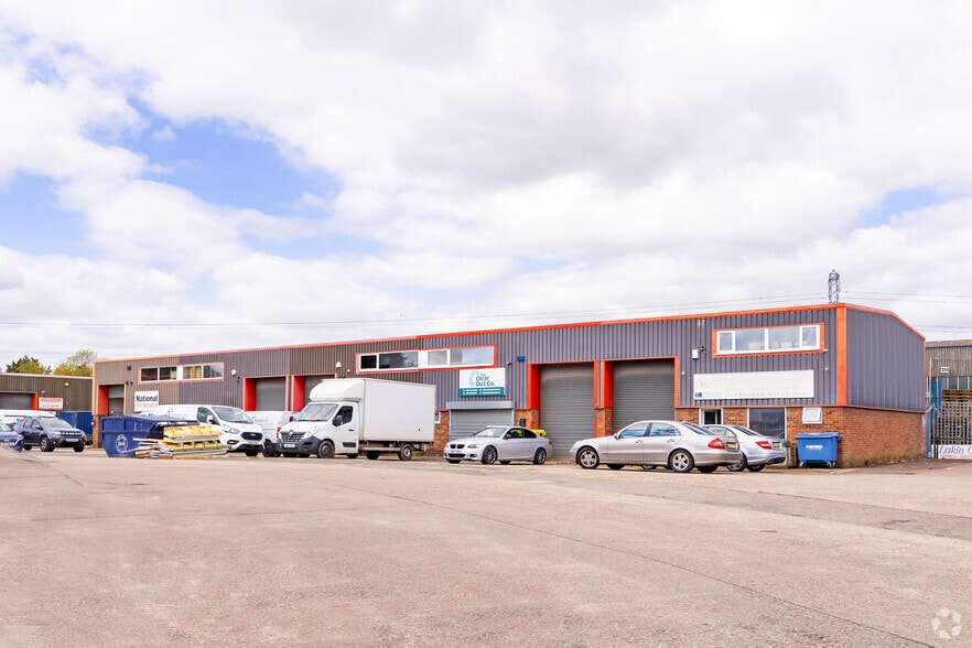 Unit 16 Ariane, Lichfield Road Industrial Estate, Tamworth for lease - Primary Photo - Image 1 of 3