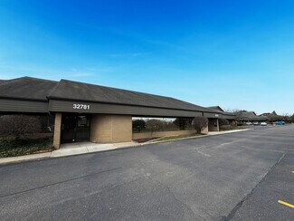 Plus de détails pour 32781-32783 Middlebelt Rd, Farmington Hills, MI - Bureau à vendre