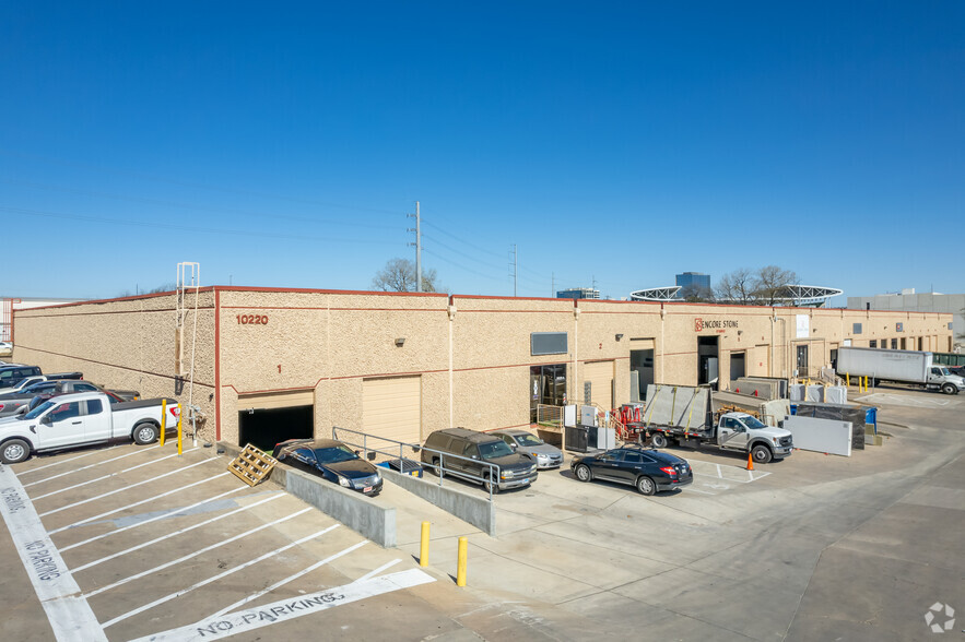 10220 Metropolitan Dr, Austin, TX for lease - Building Photo - Image 1 of 4