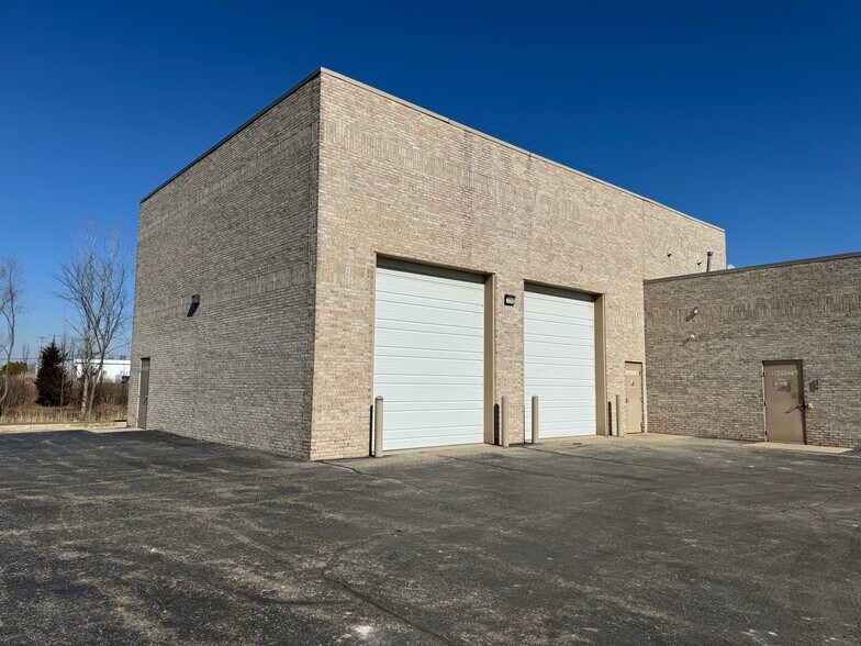 55951 Gratiot Ave, Chesterfield, MI à vendre - Photo du bâtiment - Image 2 de 28