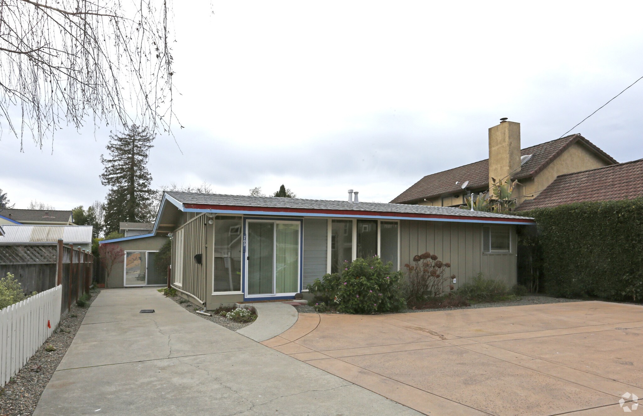 709 Frederick St, Santa Cruz, CA à louer Photo principale- Image 1 de 4