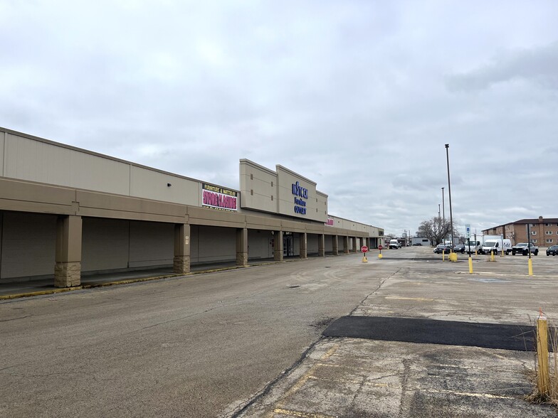 7325 W 79th St, Bridgeview, IL for lease - Primary Photo - Image 1 of 10