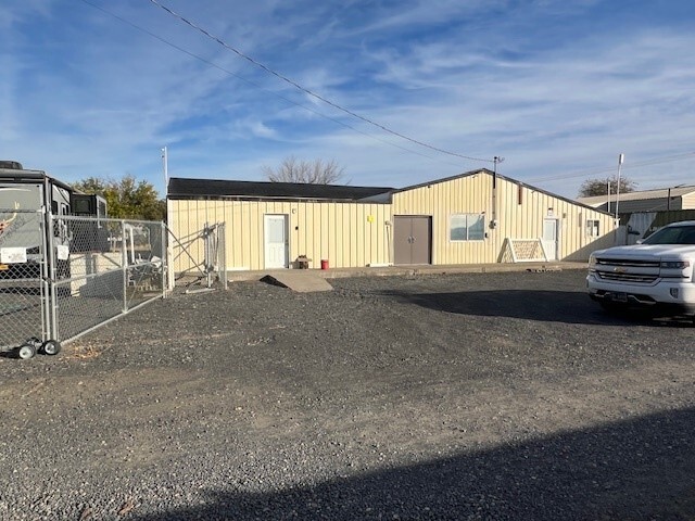 30917 Follett Ln, Hermiston, OR à louer - Photo du bâtiment - Image 3 de 3