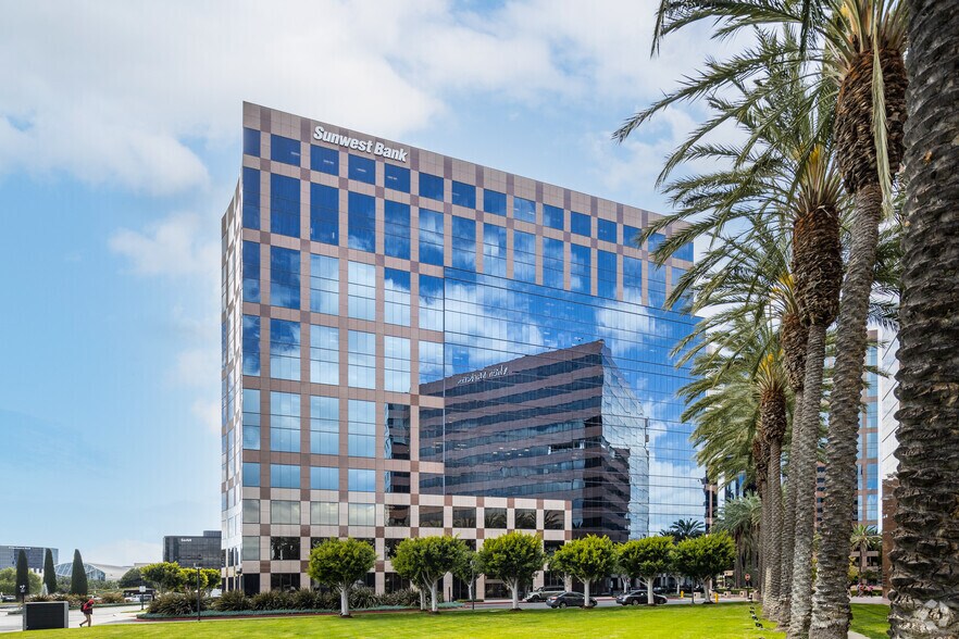 2040 Main St, Irvine, CA à louer - Photo du bâtiment - Image 3 de 34