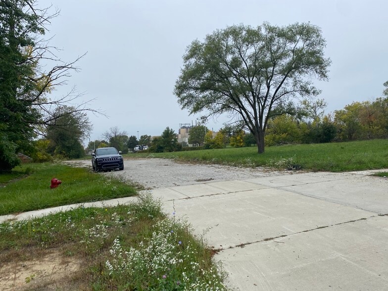 1421 Veterans Memorial Pky, Saginaw, MI for sale - Building Photo - Image 3 of 3