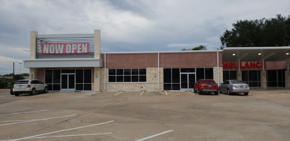 5550 Eastex Fwy, Beaumont, TX for lease - Building Photo - Image 1 of 2