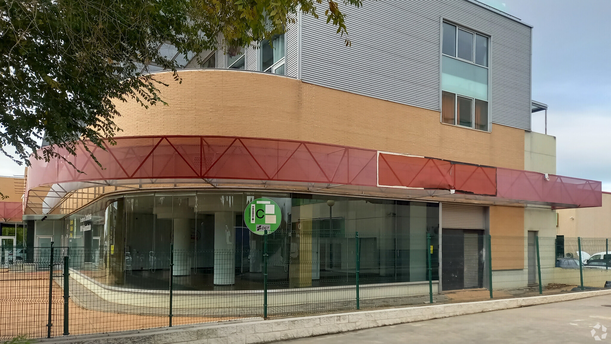 Retail in Alcalá De Henares, MAD for lease Interior Photo- Image 1 of 9