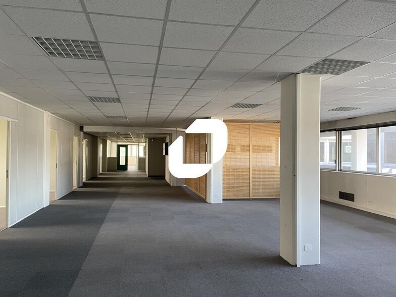 Bureau dans Grenoble à louer - Photo du bâtiment - Image 2 de 7