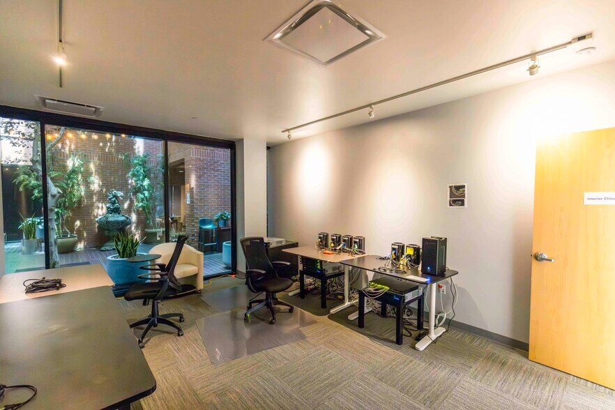 1015 N Hollywood Way, Burbank, CA à louer - Photo intérieure - Image 3 de 9