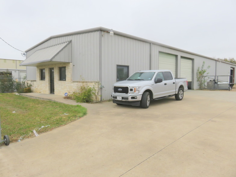 1719 Hal Ave, Cleburne, TX à vendre - Photo du bâtiment - Image 1 de 1