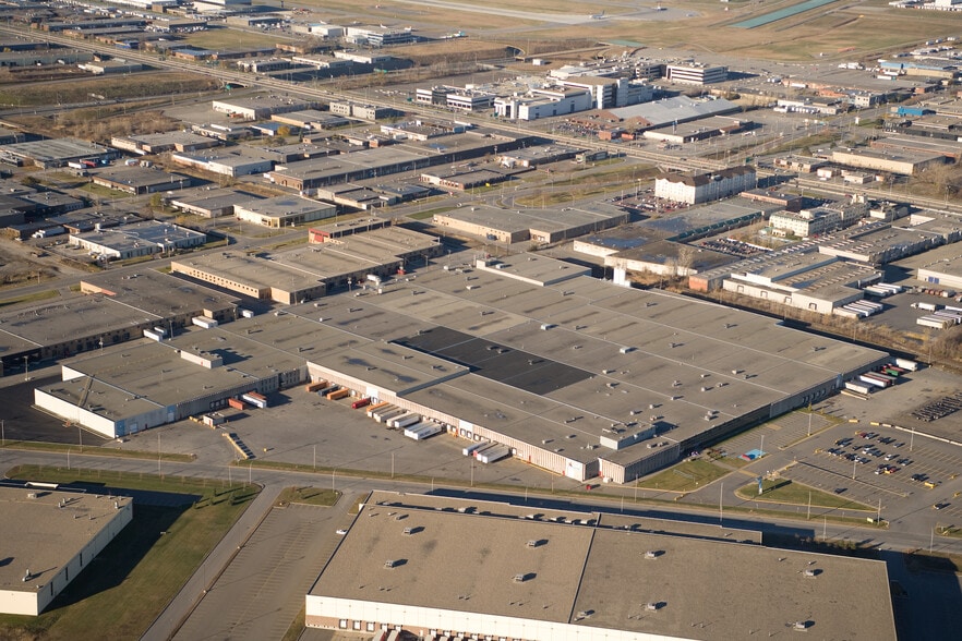 4505 Rue Hickmore, Montréal, QC à louer - Photo du bâtiment - Image 1 de 5