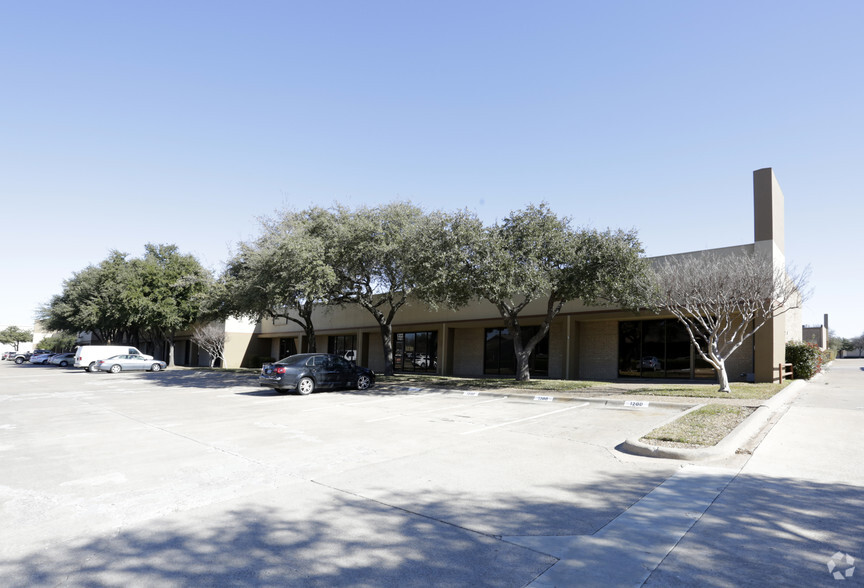 1200-1236 W Executive Dr, Richardson, TX for lease - Building Photo - Image 2 of 8