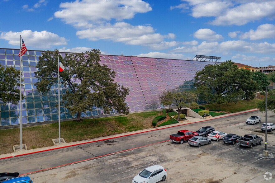 84 NE Loop 410, San Antonio, TX for lease - Building Photo - Image 1 of 16