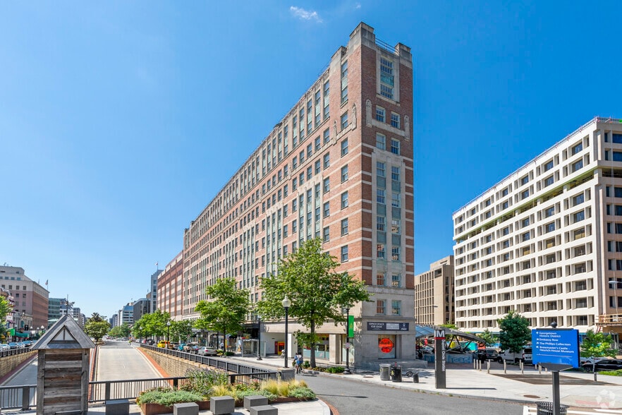 1350 Connecticut Ave NW, Washington, DC à louer - Photo du bâtiment - Image 2 de 12