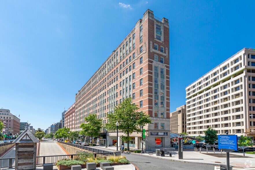 1350 Connecticut Ave NW, Washington, DC à louer - Photo du bâtiment - Image 2 de 12