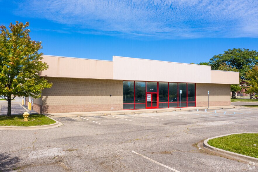 31200 Michigan Ave, Westland, MI à louer - Photo du bâtiment - Image 1 de 14