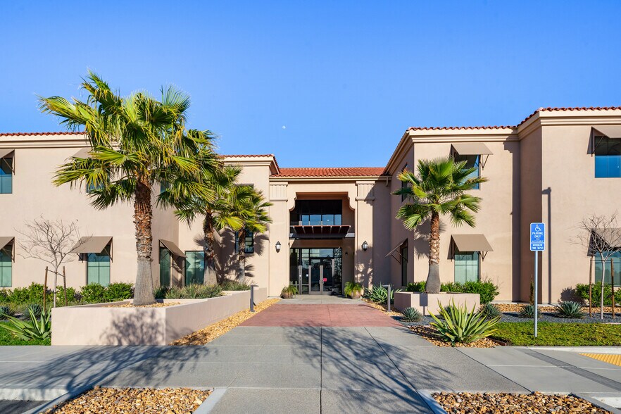 1608 Norris Rd, Bakersfield, CA à louer - Photo du bâtiment - Image 3 de 19