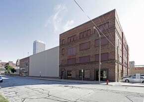 300 N Jefferson St, Milwaukee, WI for lease Primary Photo- Image 1 of 2