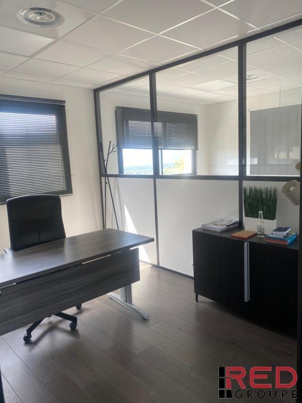 Office in La Ciotat for lease Interior Photo- Image 1 of 6