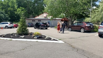 22 Ash Swamp Rd, Newmarket, NH for lease Building Photo- Image 1 of 7