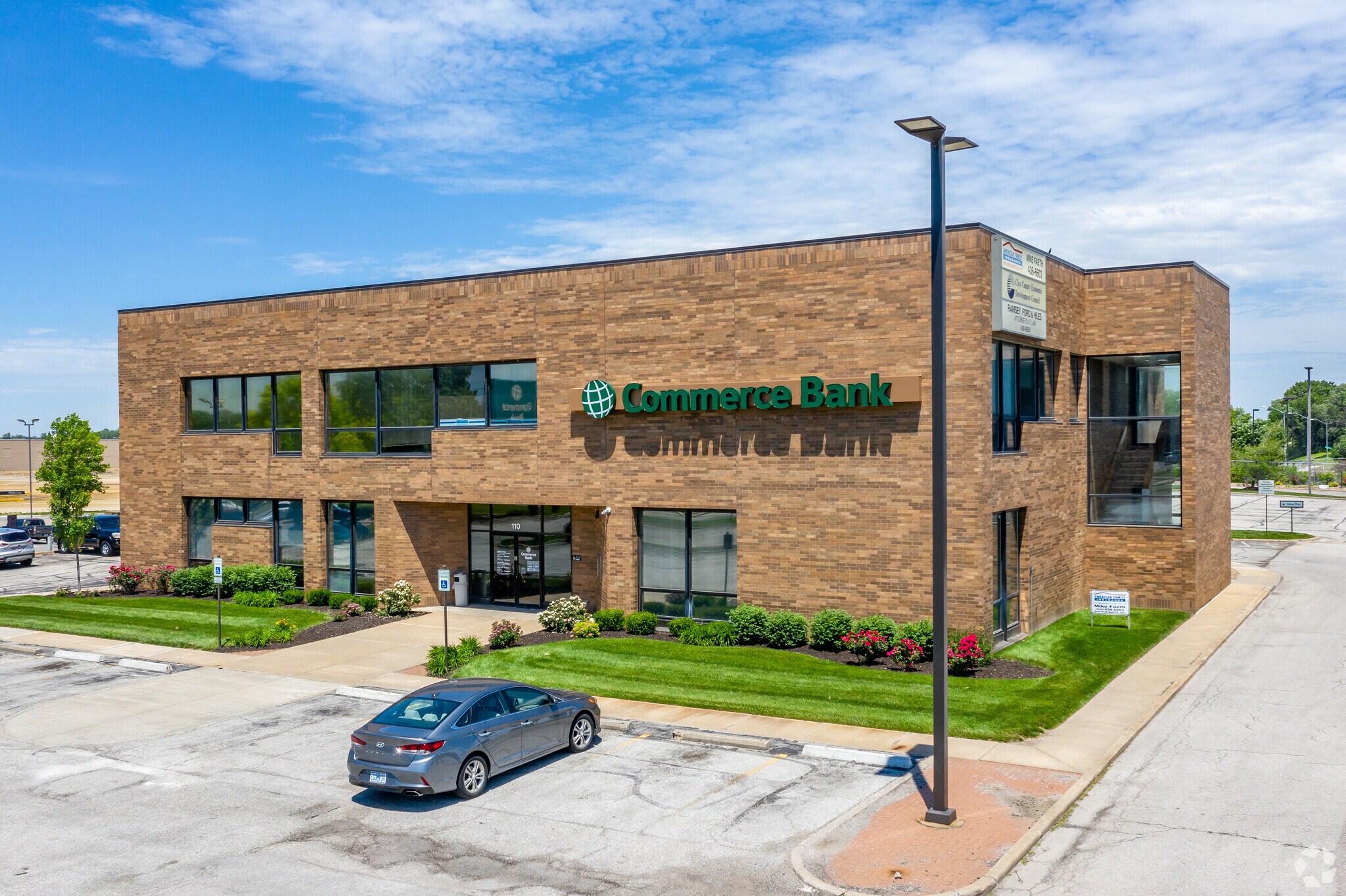 110 NW Barry Rd, Kansas City, MO for lease Primary Photo- Image 1 of 4