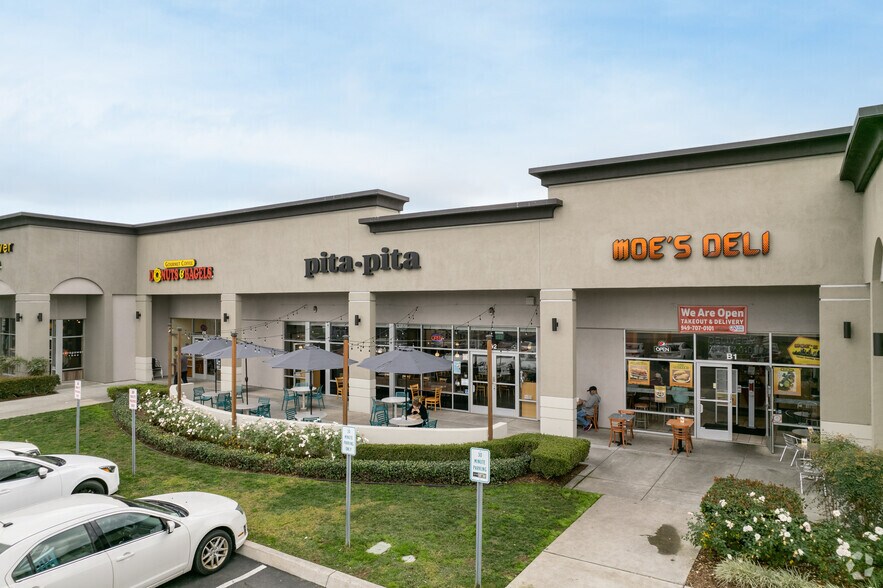 23052 Lake Forest Dr, Laguna Hills, CA à louer - Photo du bâtiment - Image 1 de 20