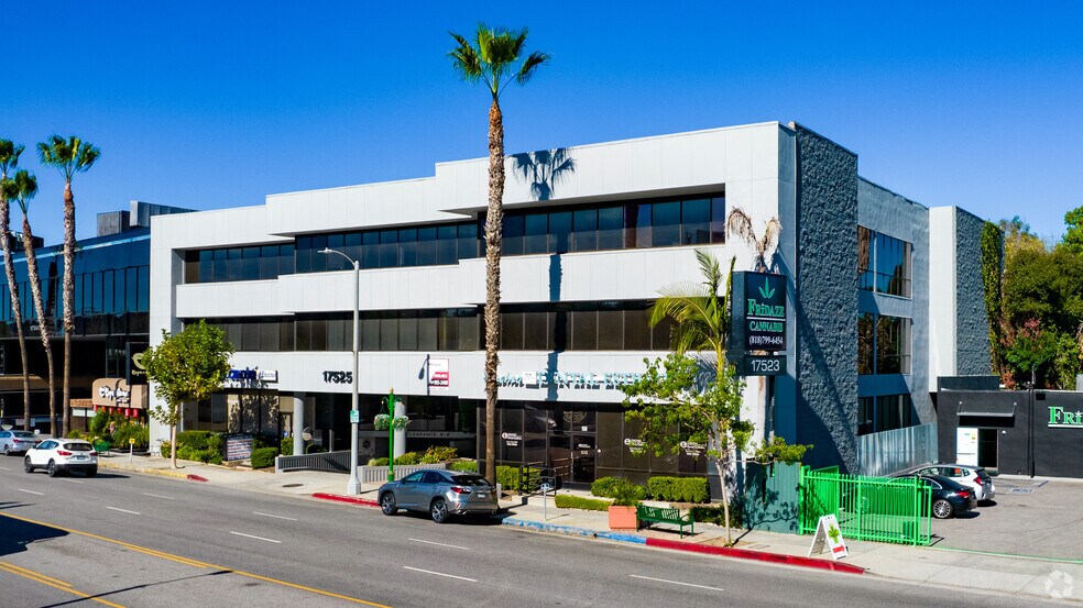 17525 Ventura Blvd, Encino, CA à louer - Photo du bâtiment - Image 3 de 3