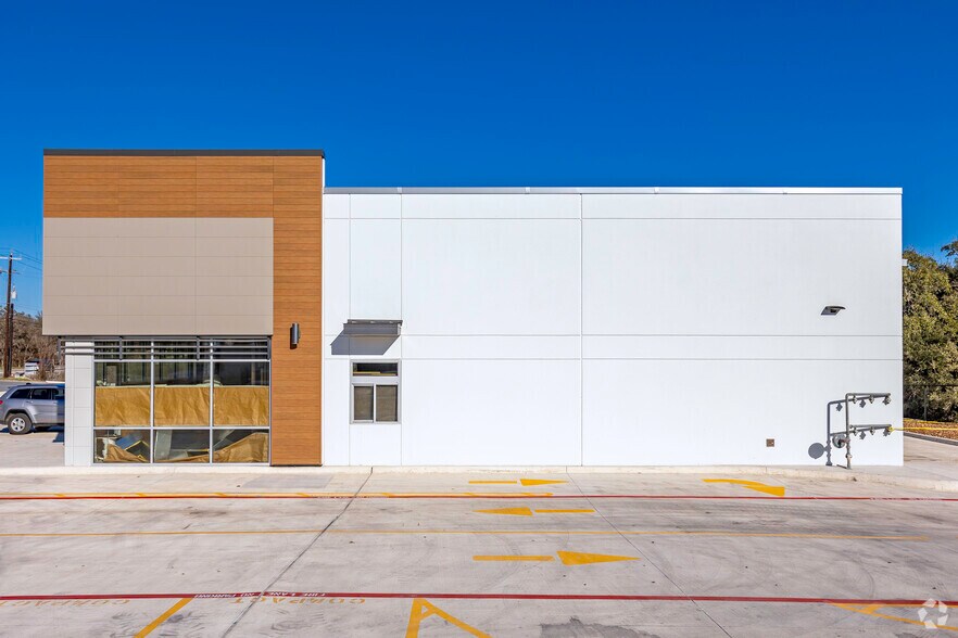 11034 Military Dr W, San Antonio, TX à louer - Photo du bâtiment - Image 3 de 16
