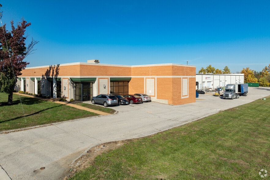 1111 Horan Dr, Fenton, MO for lease - Primary Photo - Image 1 of 6