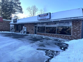 836 Troy Schenectady Rd, Latham, NY à louer Photo du bâtiment- Image 1 de 4