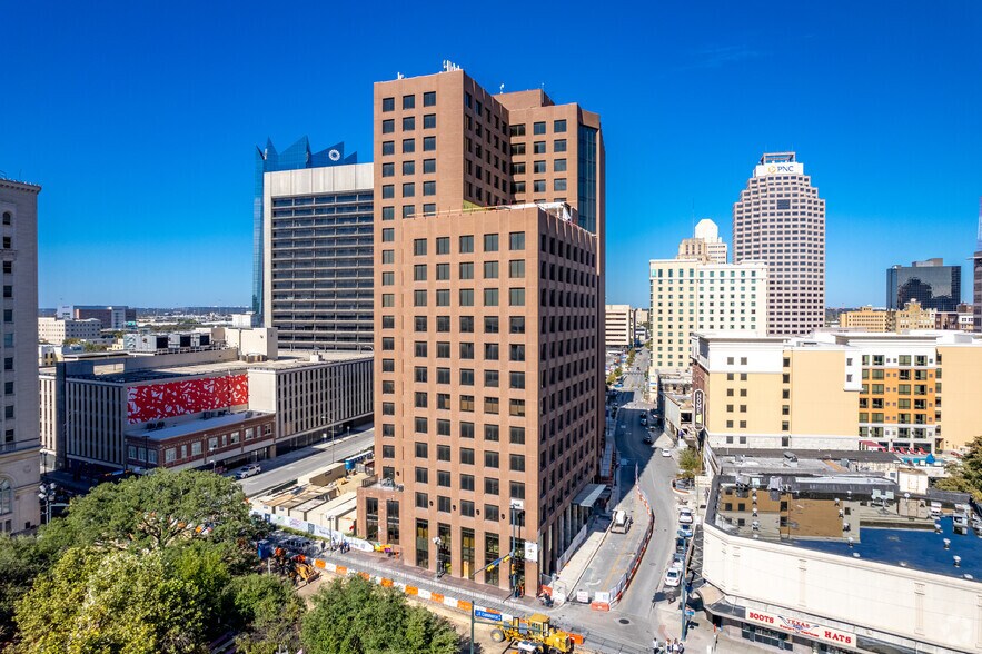 111 Soledad St, San Antonio, TX à louer - Photo du bâtiment - Image 2 de 11