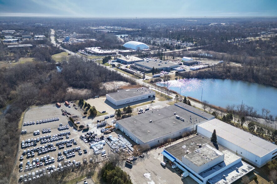 55 E Silverdome Industrial Park, Pontiac, MI à vendre - Photo du bâtiment - Image 3 de 17