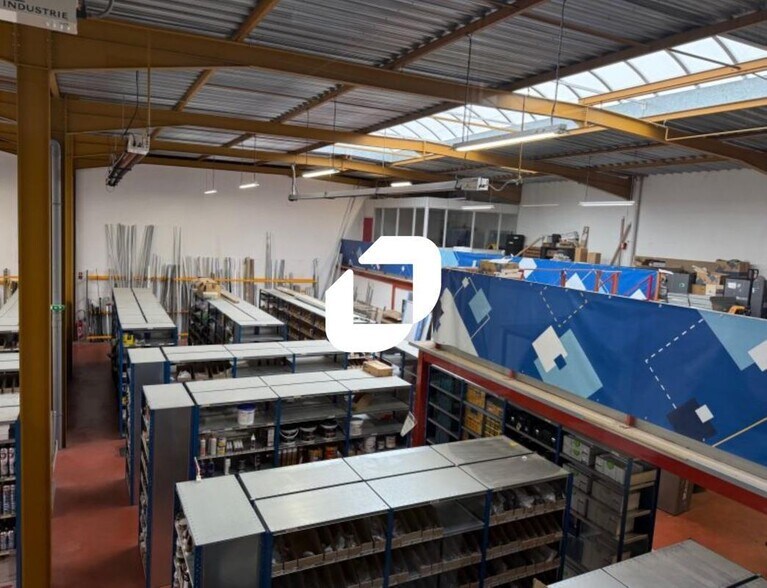 Flex in Lyon for lease - Building Photo - Image 3 of 13