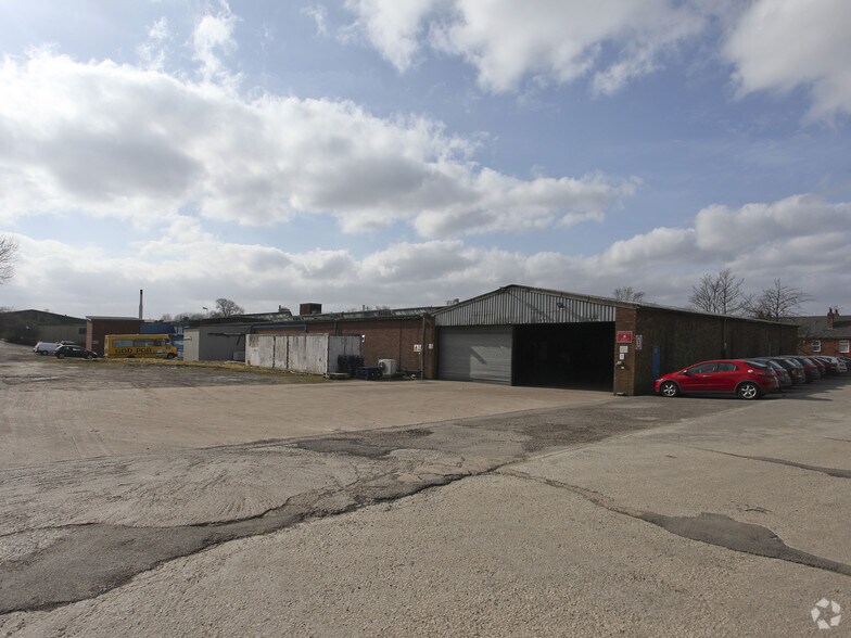 Land & Buildings, Long Leys Road portefeuille de 5 propriétés à vendre sur LoopNet.ca - Photo principale - Image 3 de 4