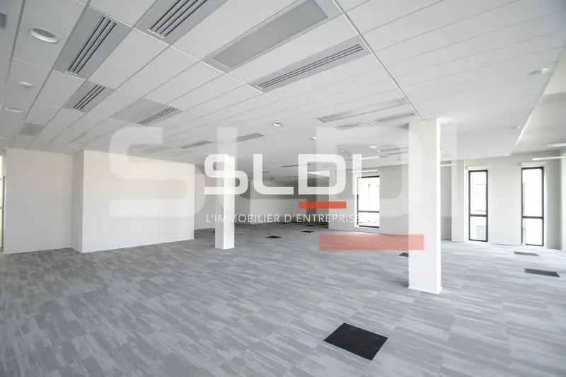 Rue Simone Veil, Vénissieux for lease Interior Photo- Image 1 of 6