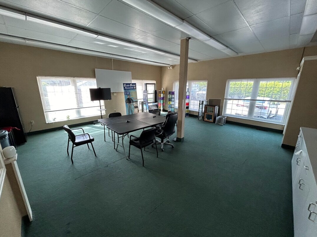 15501 Munn Rd, Cleveland, OH for lease Interior Photo- Image 1 of 16