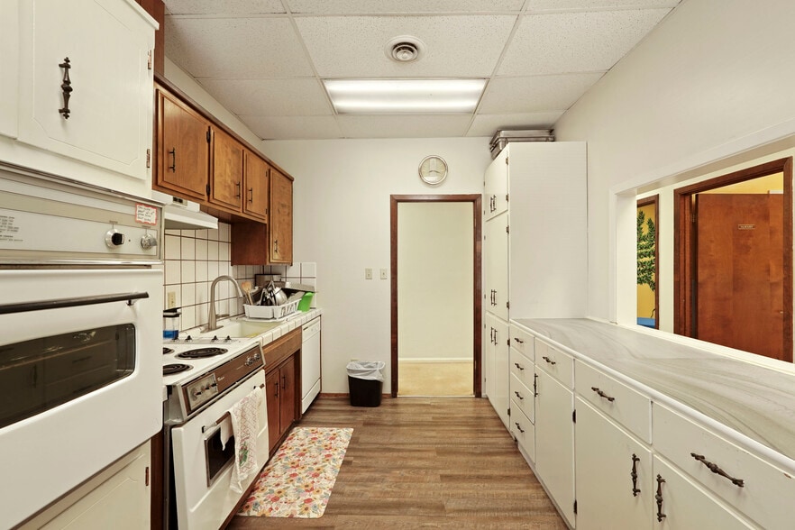 330 S Fairmont Ave, Lodi, CA for lease - Building Photo - Image 3 of 7