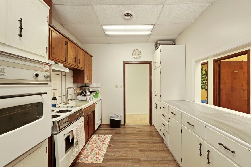 330 S Fairmont Ave, Lodi, CA à louer - Photo du bâtiment - Image 3 de 7