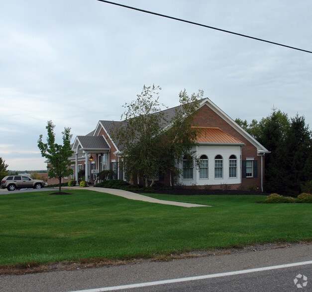 195 Barrington Town Sq, Aurora, OH à vendre - Photo du bâtiment - Image 2 de 2