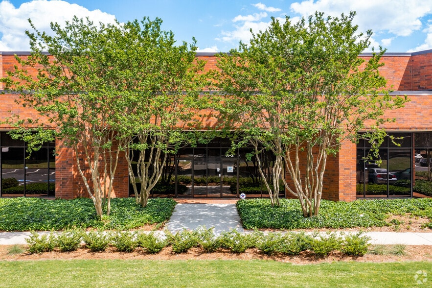 2725 Northwoods Pky, Peachtree Corners, GA for lease - Building Photo - Image 3 of 5
