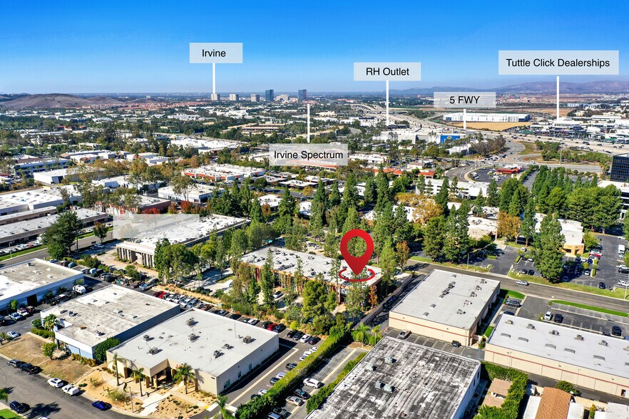 23276 S Pointe Dr, Laguna Hills, CA à louer - Photo du bâtiment - Image 2 de 7