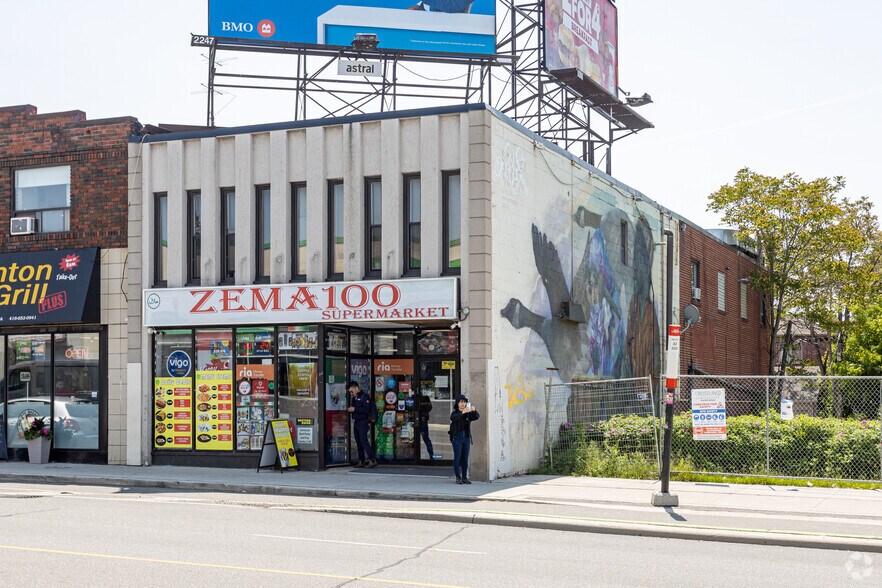 2611 Eglinton Ave W, Toronto, ON à vendre - Photo du bâtiment - Image 1 de 1